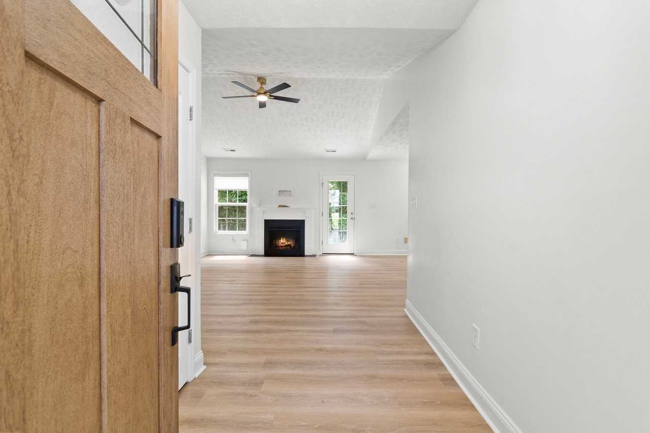 287 Mayor Ct - Photo 2 of 20