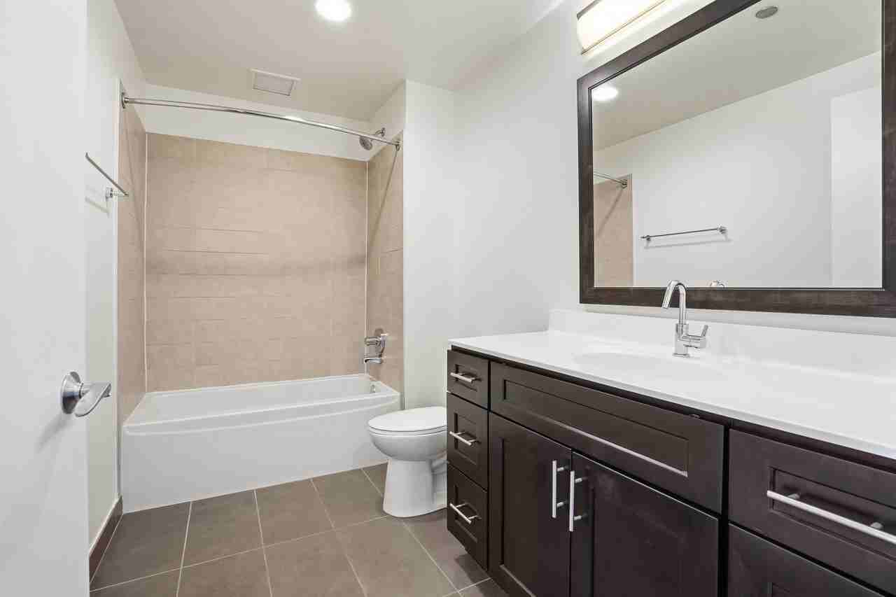 1229 N Wells St - Photo 5 of 17