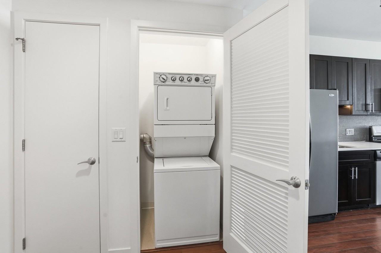 1229 N Wells St - Photo 6 of 17