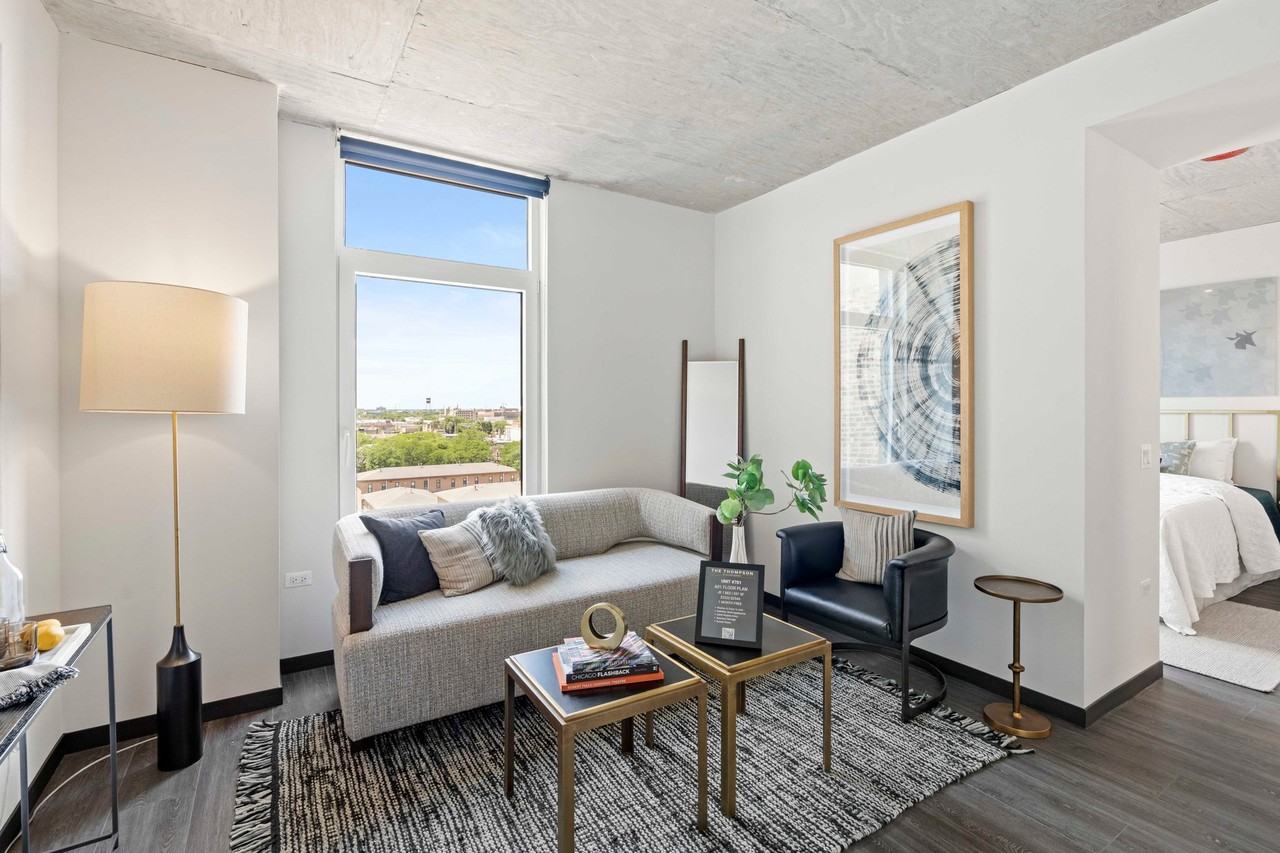 158 N Ashland Ave - Photo 3 of 16