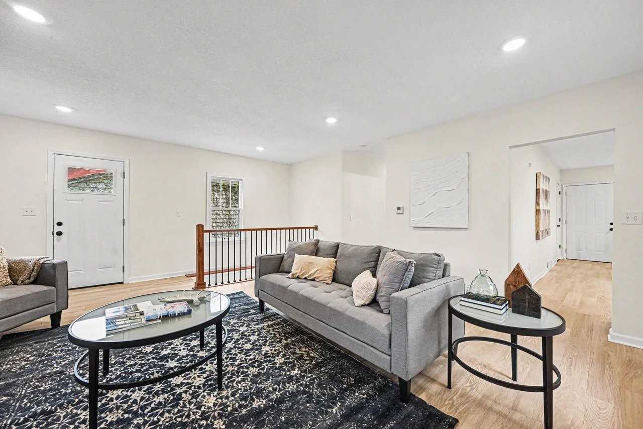 87 Juniper St - Photo 2 of 14