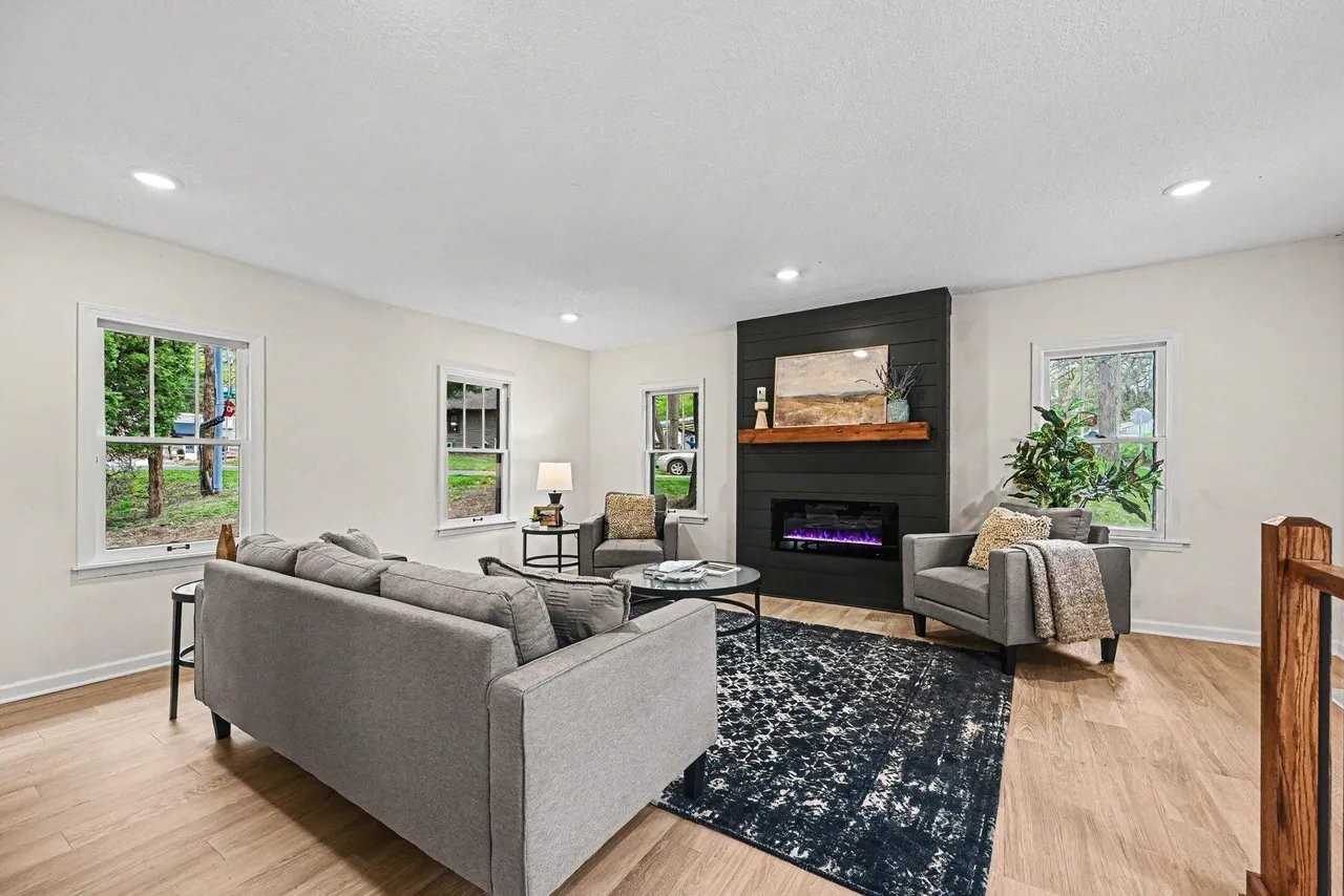 87 Juniper St - Photo 3 of 14