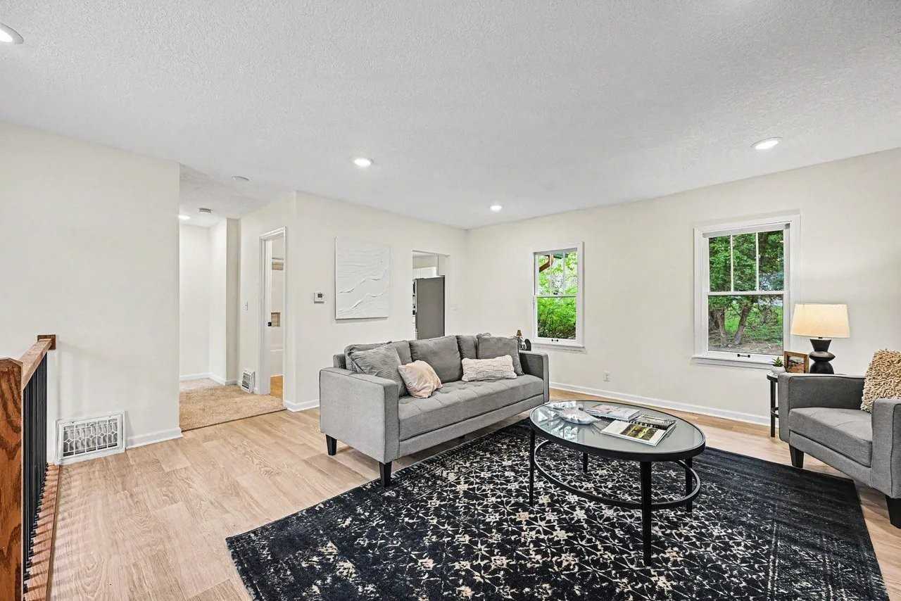 87 Juniper St - Photo 4 of 14