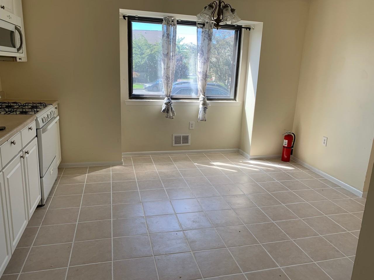 860 Robin Rd - Photo 4 of 13