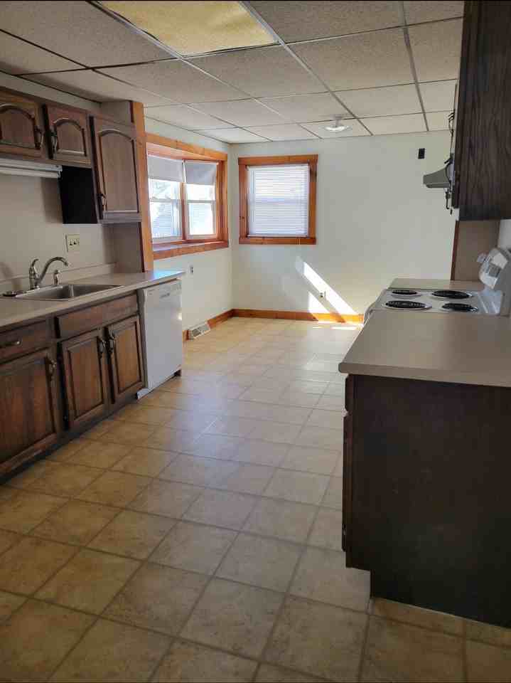 24 C St - Photo 2 of 13