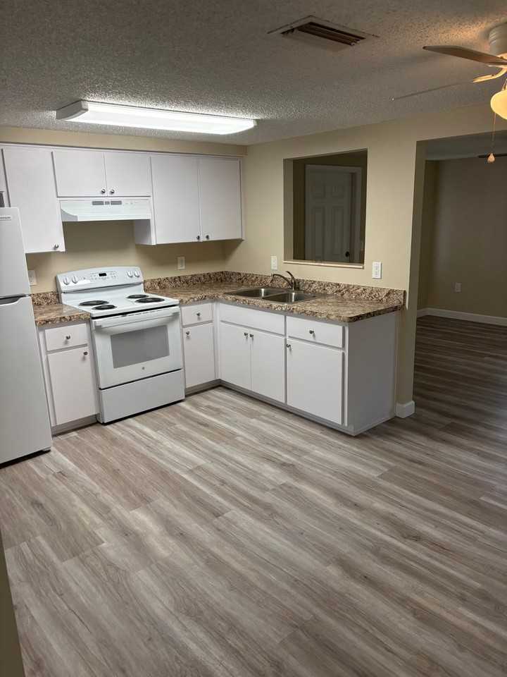 4630 Croton Dr - Photo 2 of 7