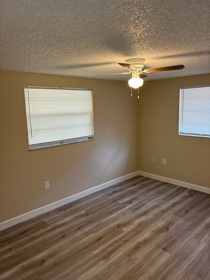4630 Croton Dr - Photo 4 of 7