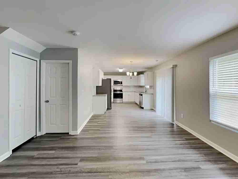 2546 Buckleigh Dr - Photo 5 of 10