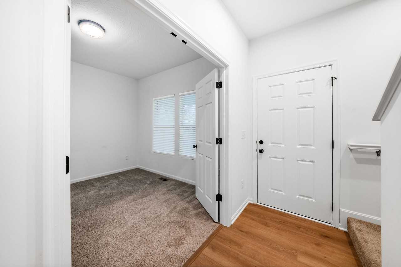1000 Honeycomb Ln - Photo 5 of 46