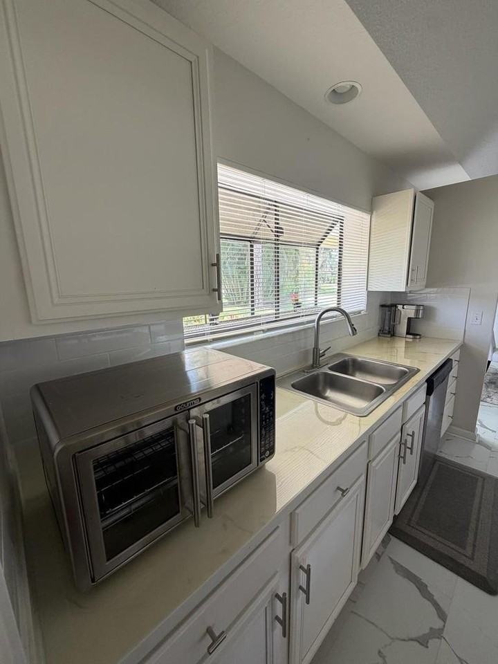 107 Half Moon Cir - Photo 5 of 9