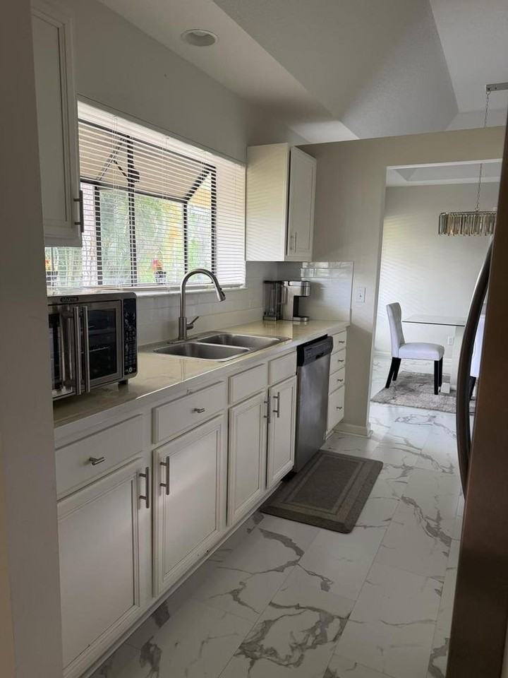 107 Half Moon Cir - Photo 6 of 9