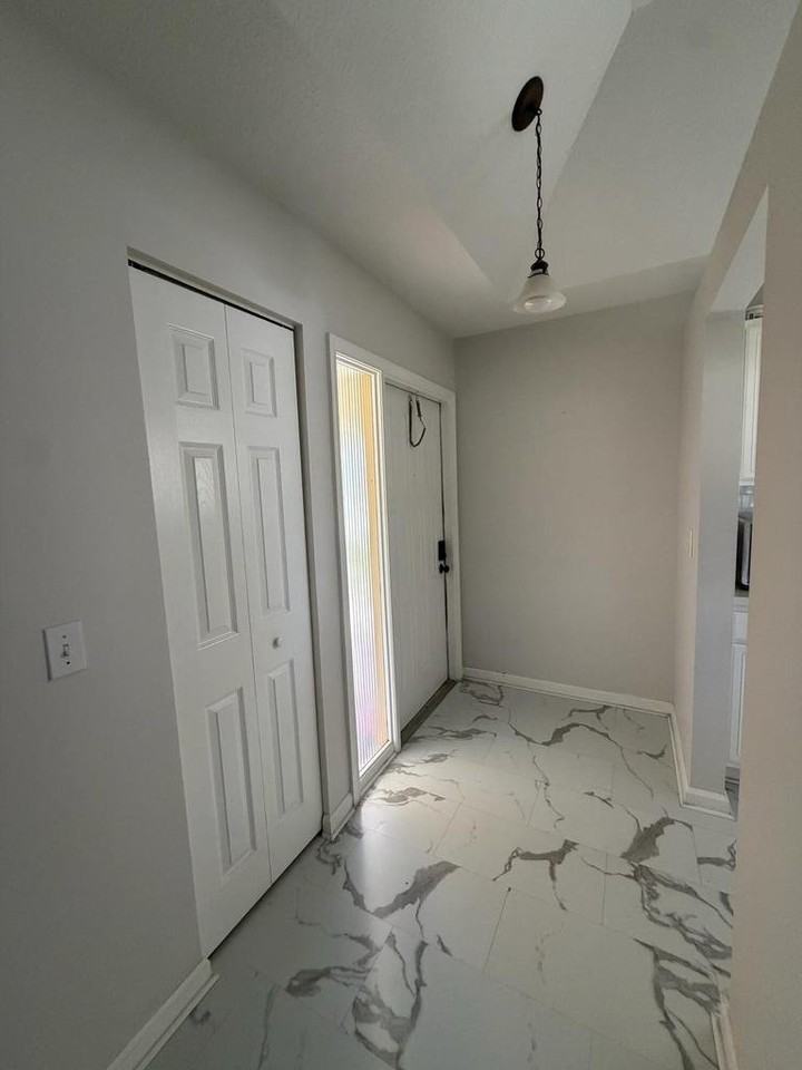 107 Half Moon Cir - Photo 7 of 9