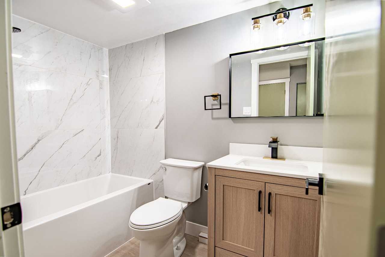 5841 60 Ave - Photo 2 of 26