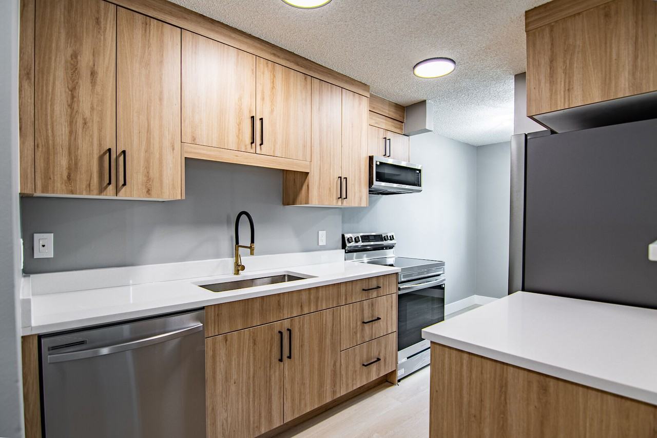 5841 60 Ave - Photo 5 of 26