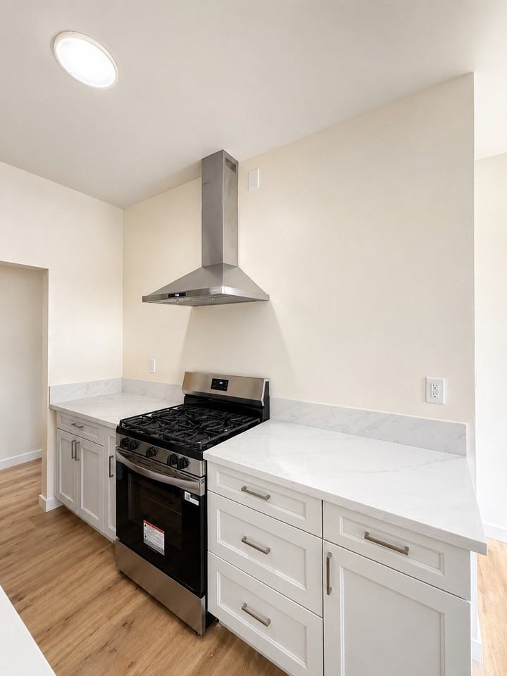 840 6th St #8 - Photo 5 of 14