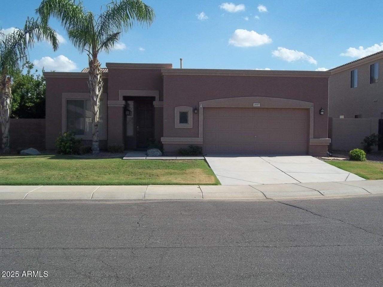 2037 E Riviera Dr - Photo 2 of 16