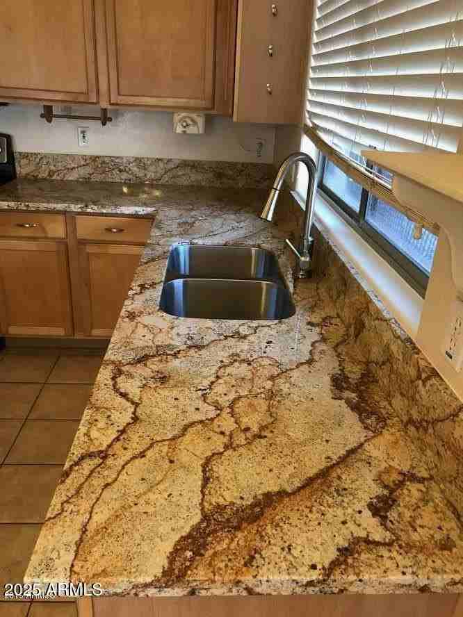 2037 E Riviera Dr - Photo 4 of 16