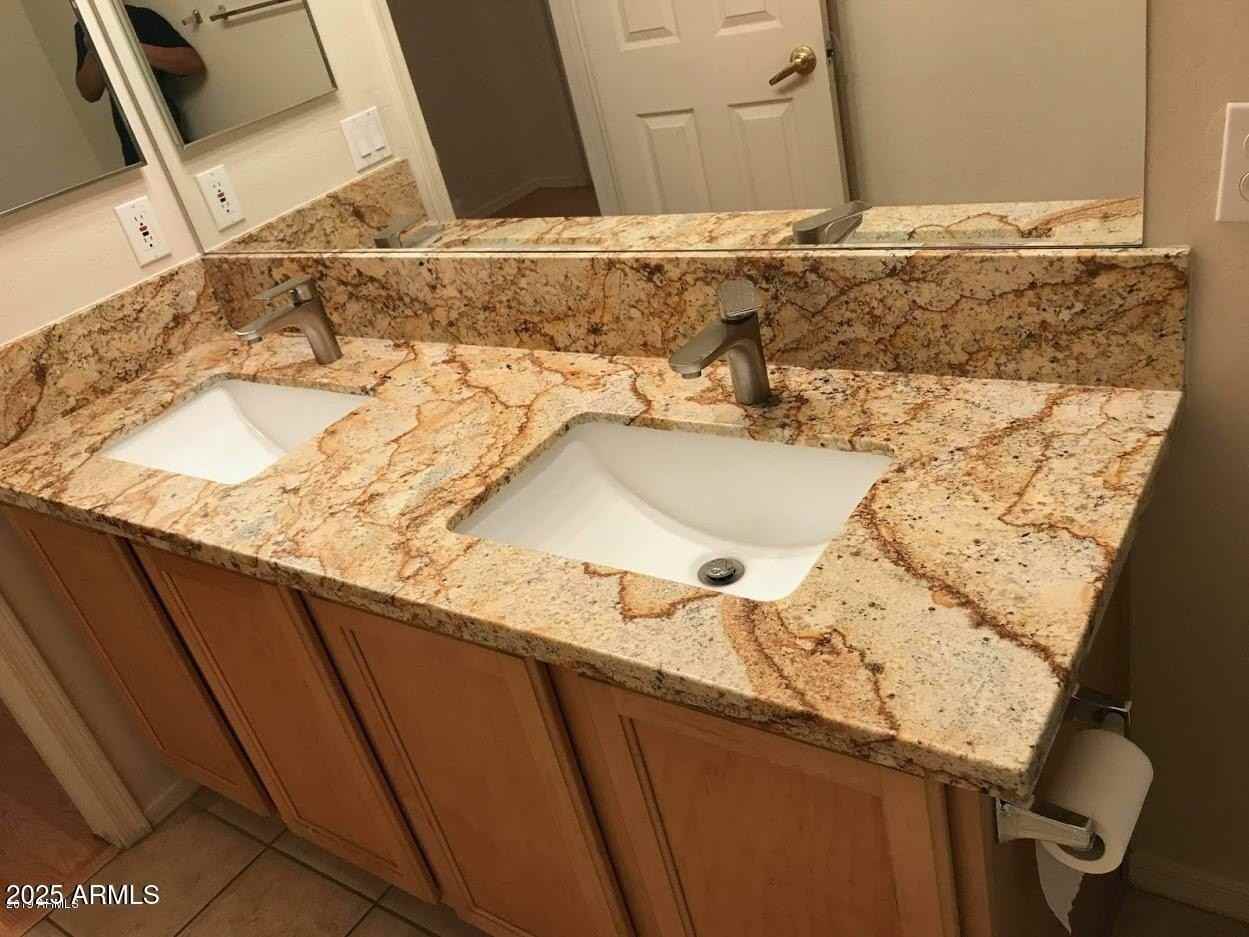 2037 E Riviera Dr - Photo 5 of 16