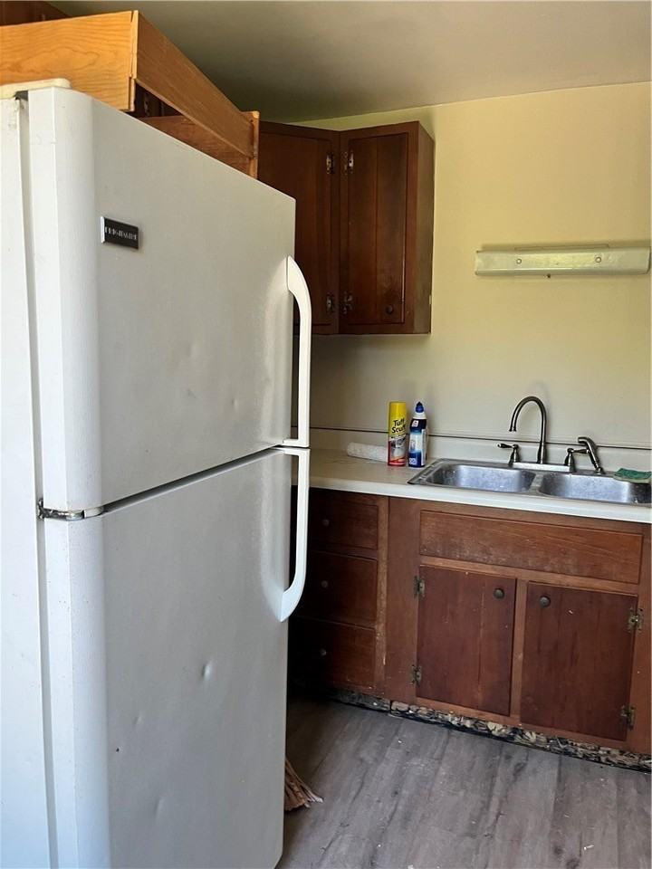 411 W 1st St - Photo 4 of 5