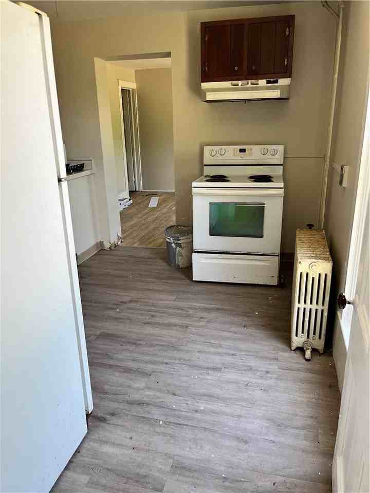 411 W 1st St - Photo 5 of 5