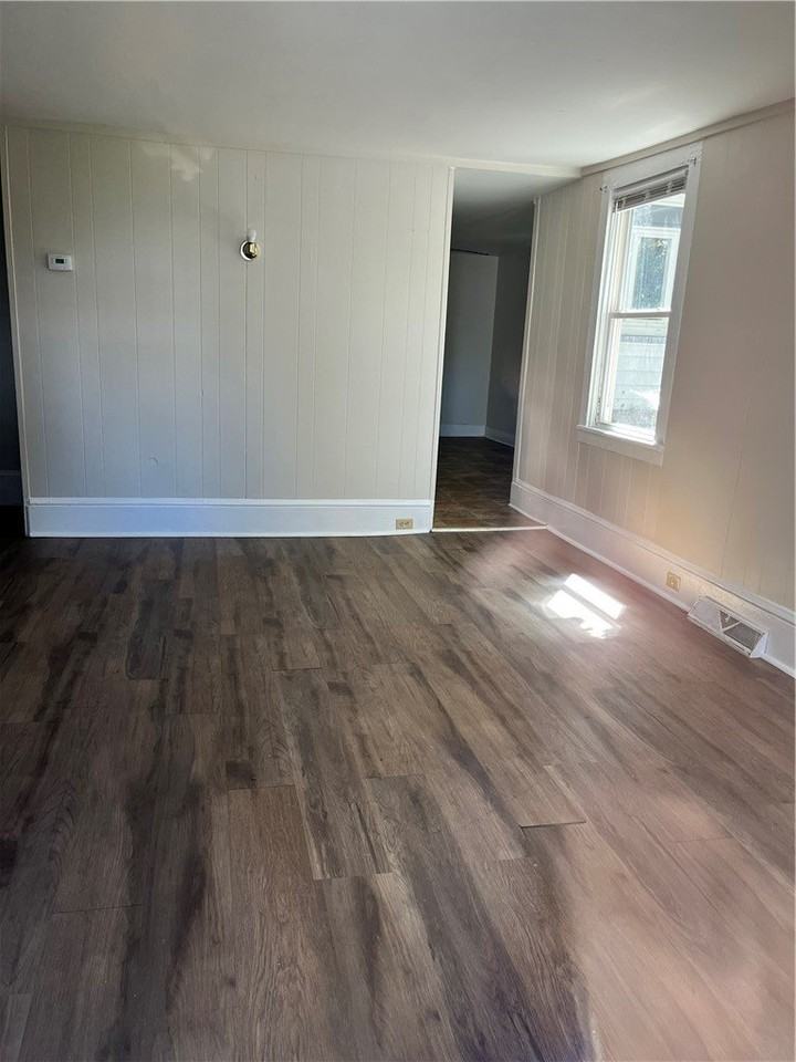 369 W 4th St - Photo 2 of 3