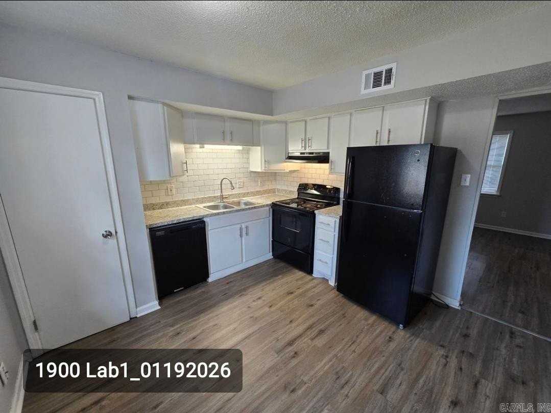 1900 Labette Manor Dr - Photo 4 of 8
