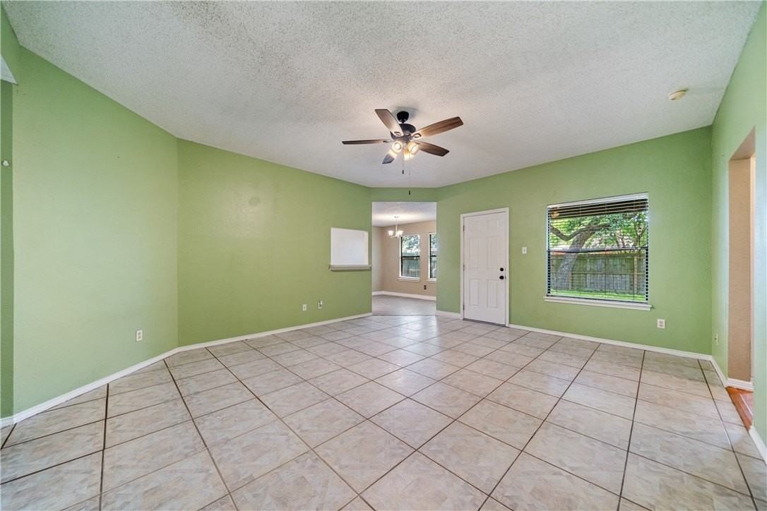2094 Ridgewood Cir - Photo 6 of 24