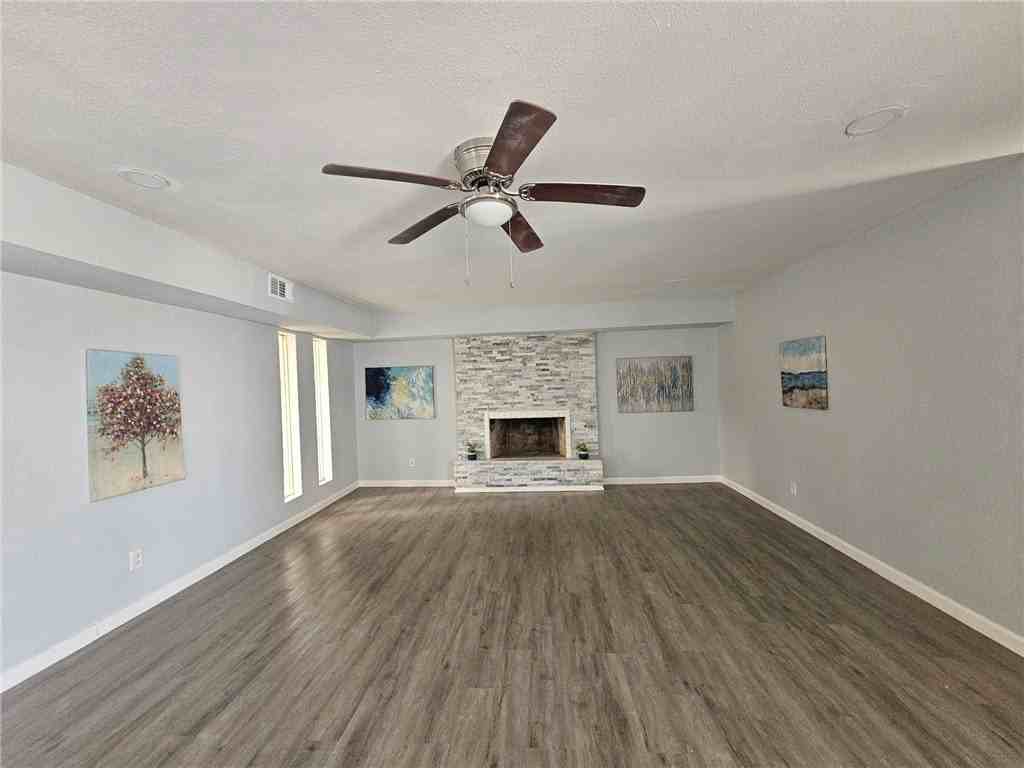 932 Waterview St - Photo 3 of 19