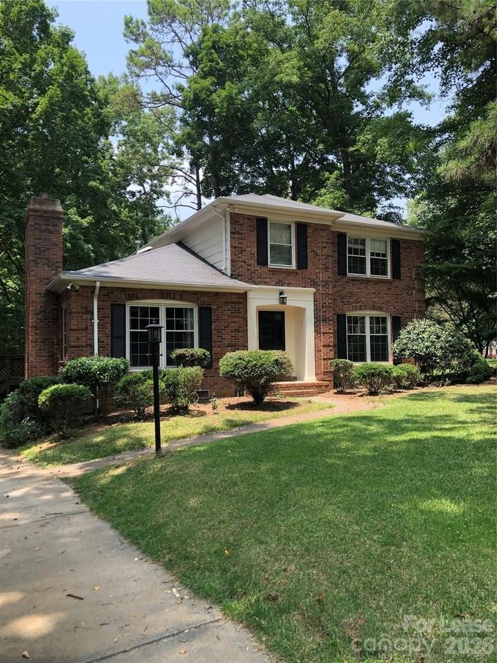 823 Tadlock Pl - Photo 2 of 35