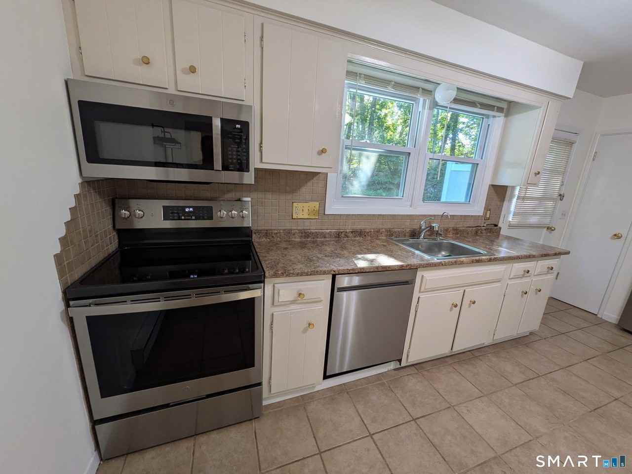 61 Dover Ct #B - Photo 6 of 30
