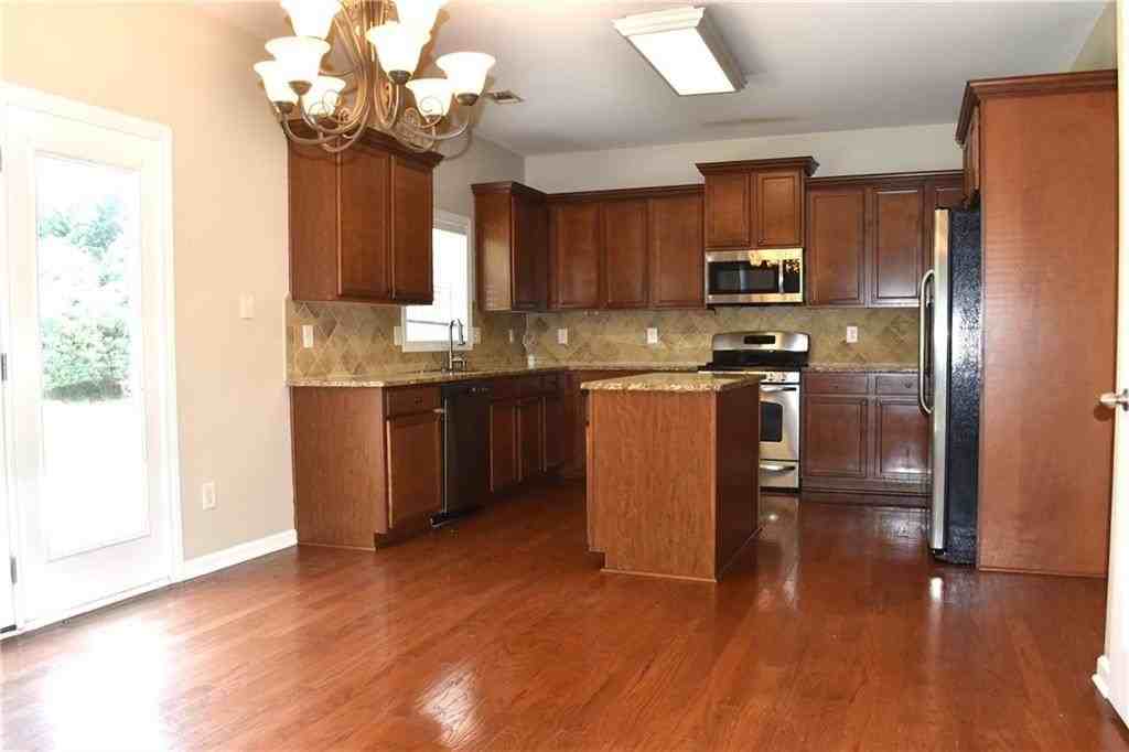 3327 Edenridge Ct - Photo 3 of 19