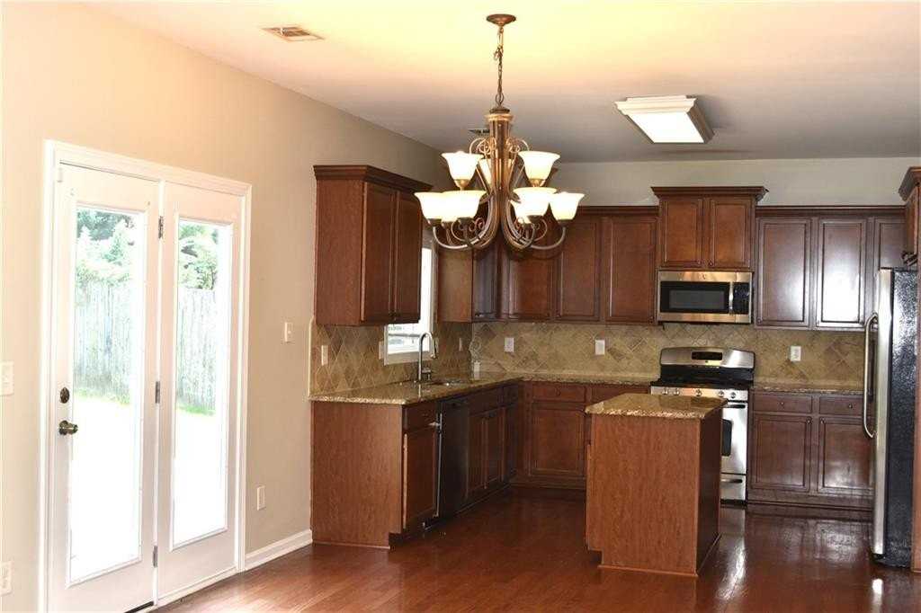 3327 Edenridge Ct - Photo 4 of 19