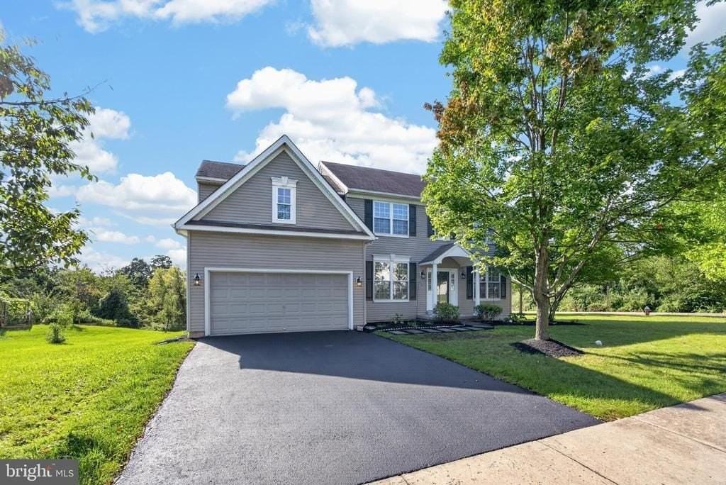 1045 Fallbrook Ln