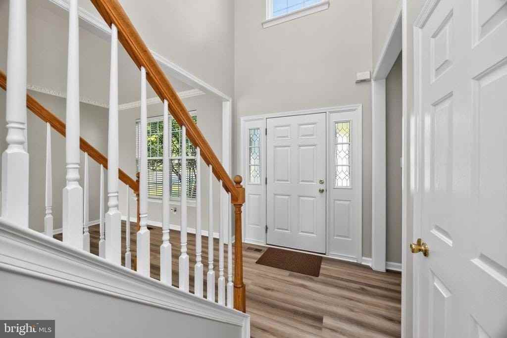 1045 Fallbrook Ln - Photo 2 of 48