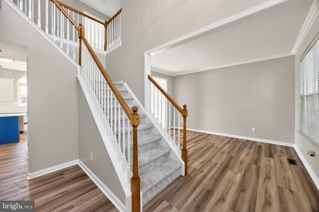 1045 Fallbrook Ln - Photo 3 of 48
