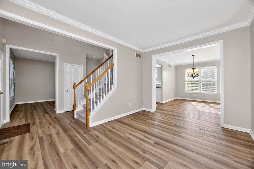 1045 Fallbrook Ln - Photo 6 of 48