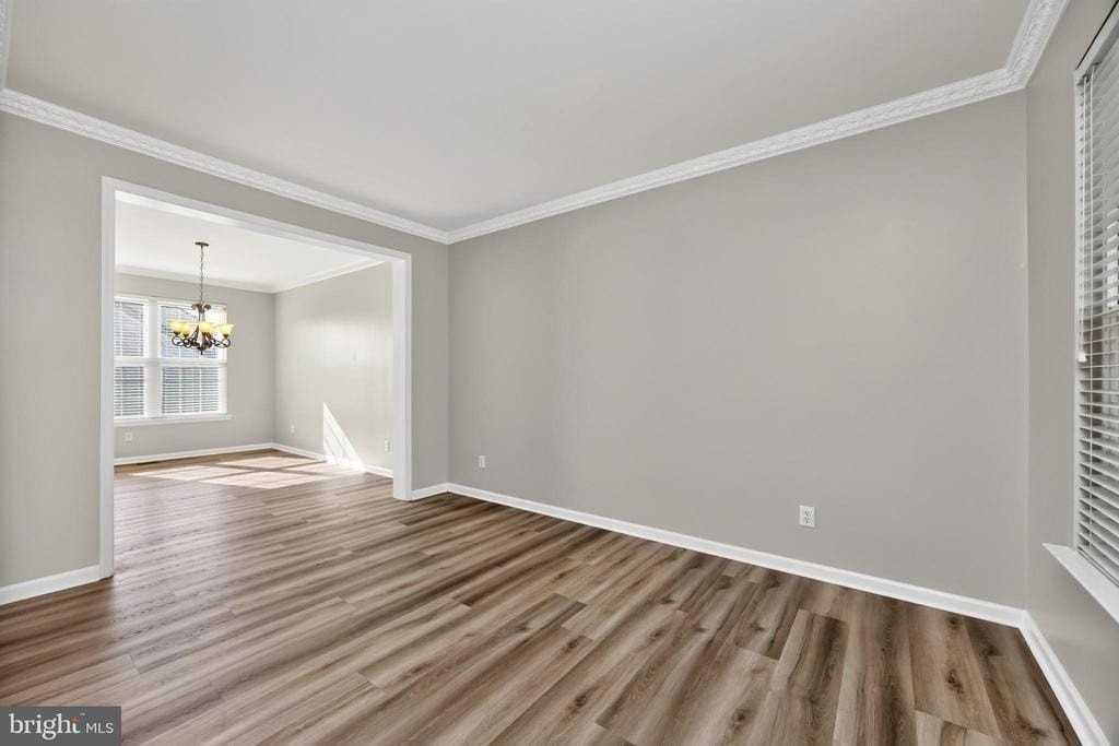 1045 Fallbrook Ln - Photo 7 of 48