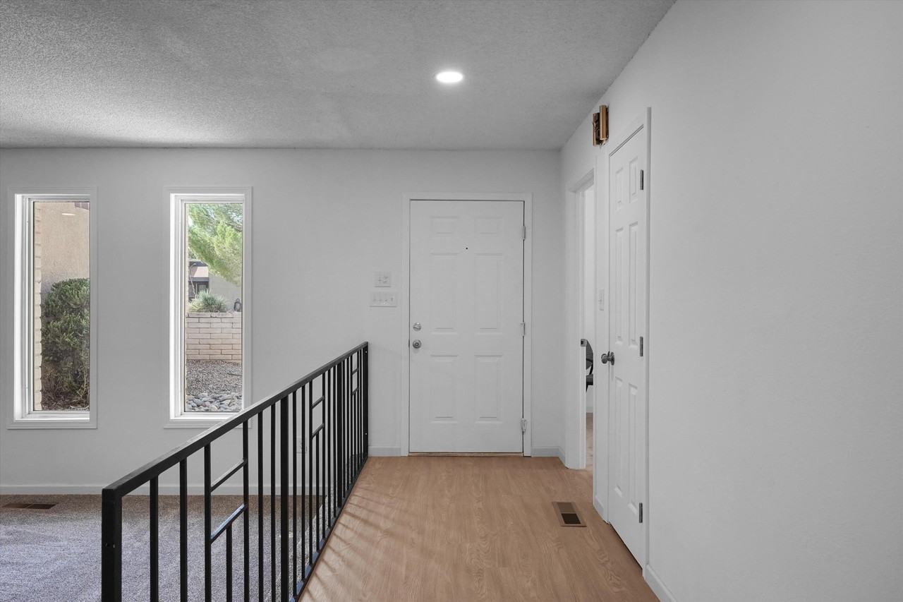 10313 Karen Ave Ne - Photo 5 of 44
