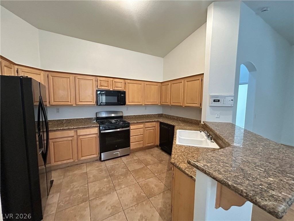 645 Beresford Ave - Photo 6 of 23