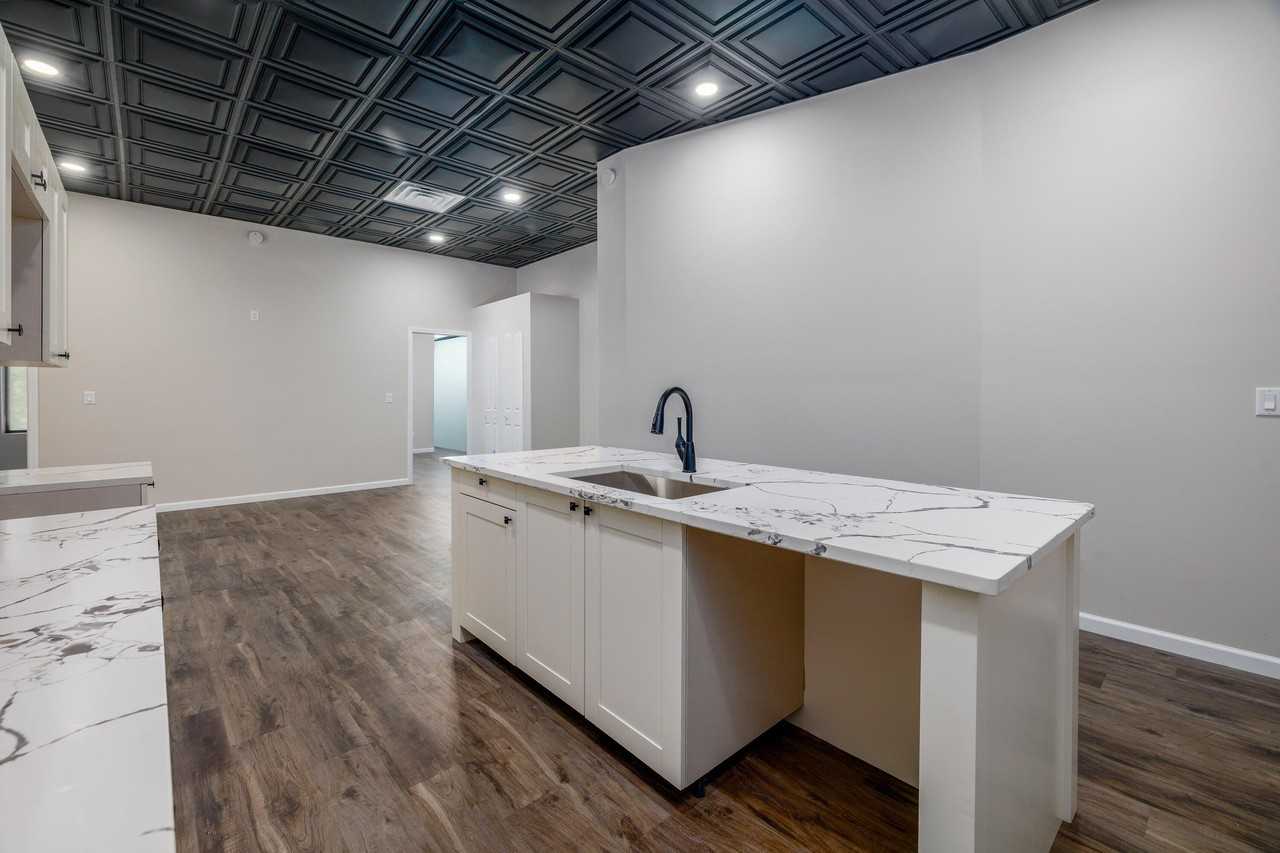 221 S Newton St #2 - Photo 3 of 17