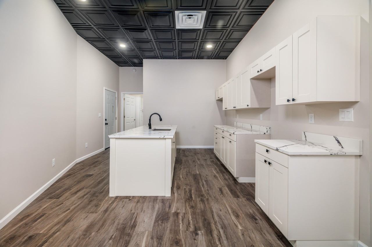 221 S Newton St #2 - Photo 5 of 17