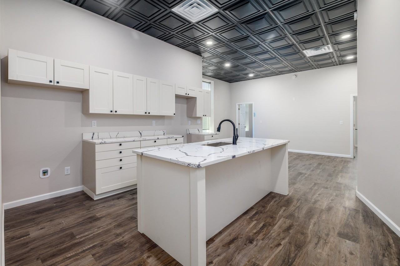 221 S Newton St #2 - Photo 6 of 17