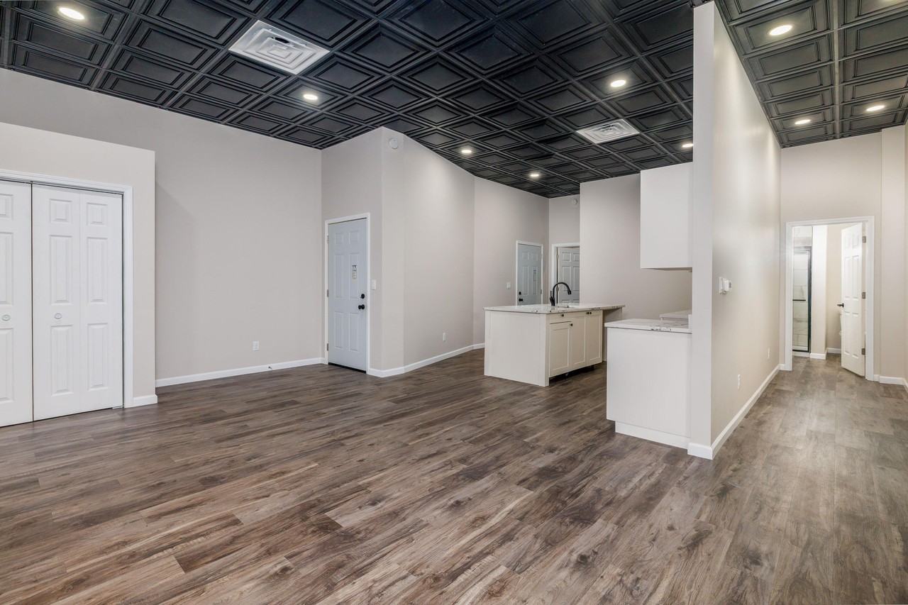 221 S Newton St #2 - Photo 7 of 17