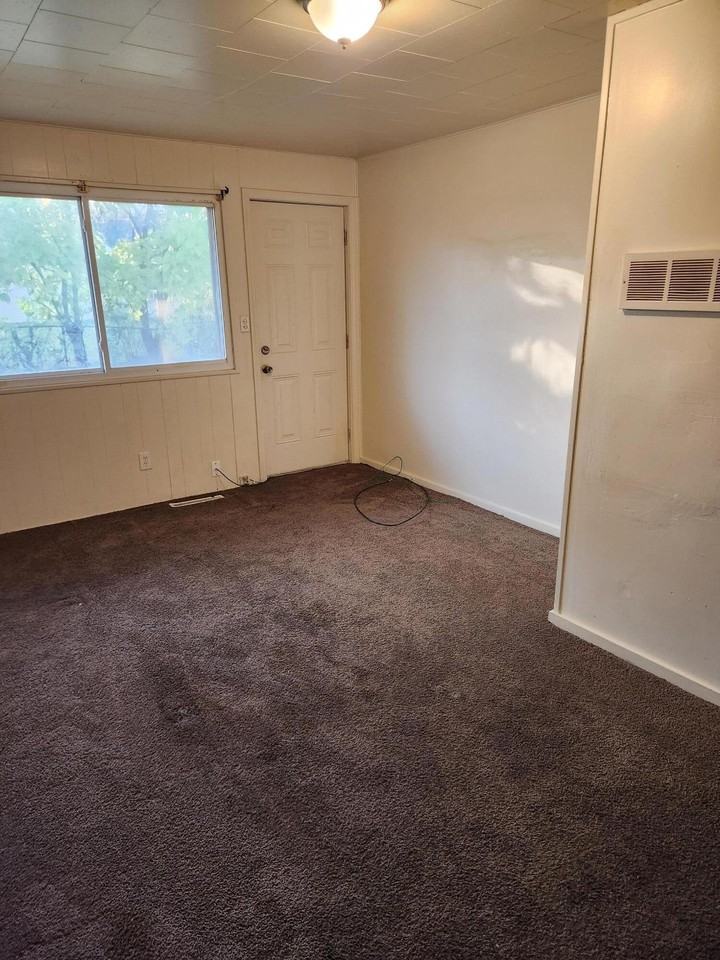 33114 Alaska Ct - Photo 2 of 7