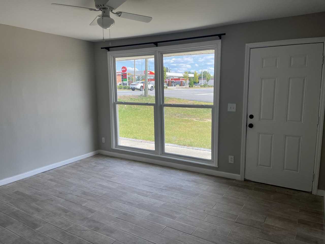 484 Metz Dr - Photo 2 of 22