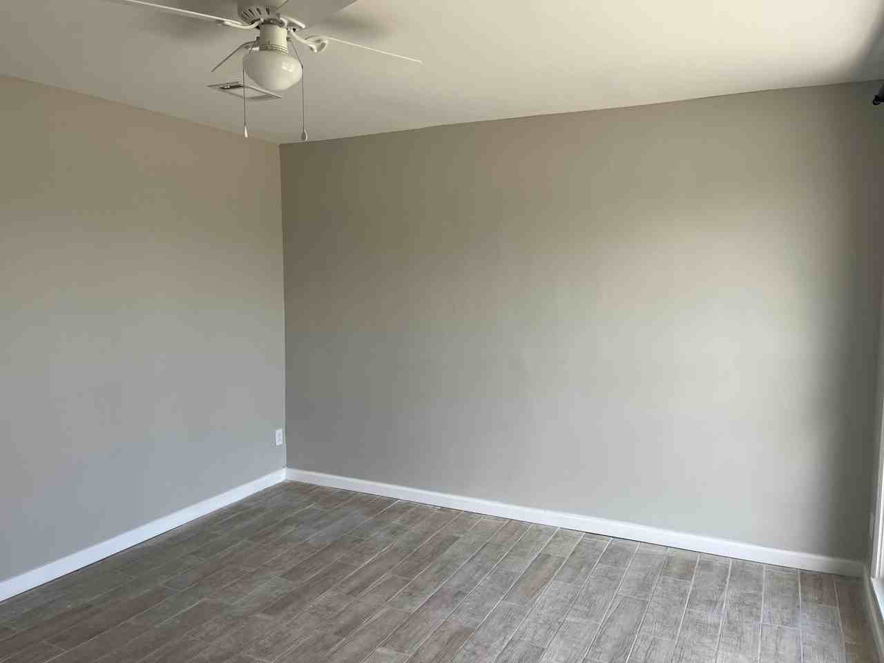 484 Metz Dr - Photo 3 of 22