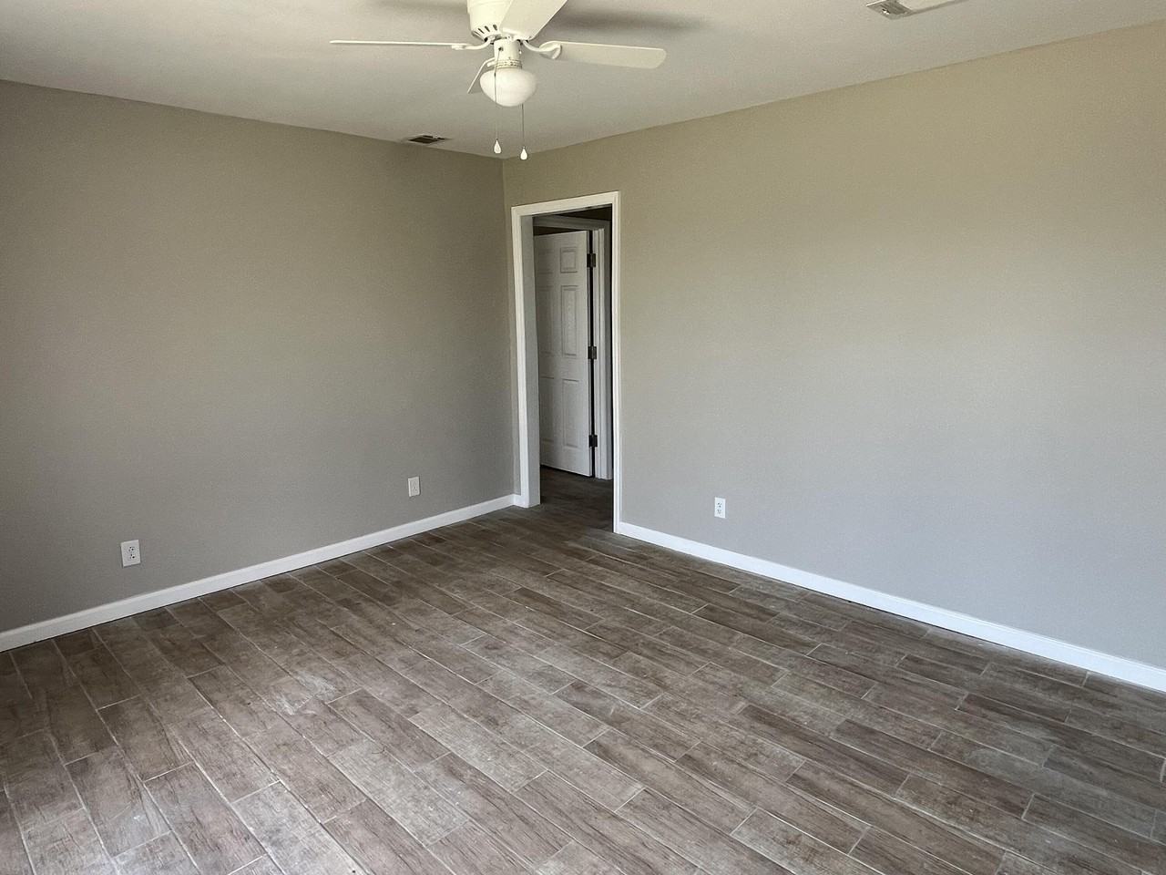 484 Metz Dr - Photo 4 of 22