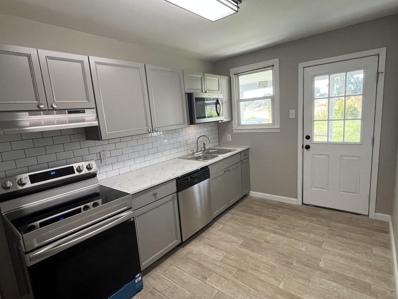 484 Metz Dr - Photo 6 of 22