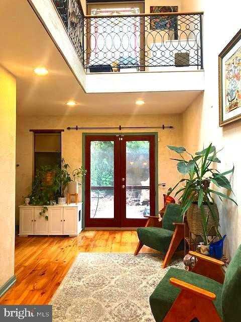 524 S Bond St - Photo 2 of 50