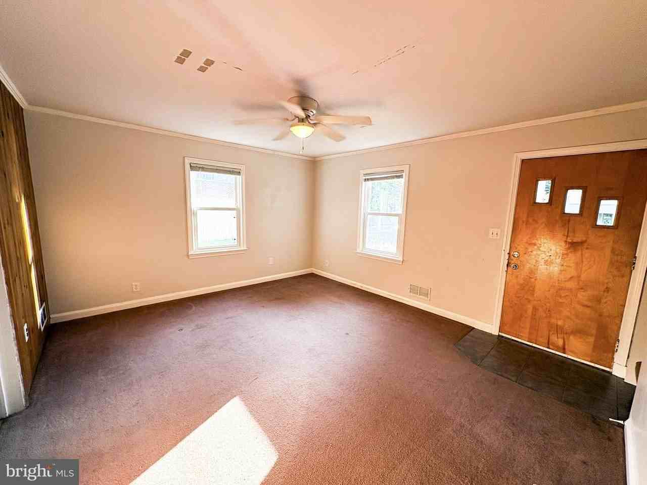 27 Kingsley Rd - Photo 3 of 21